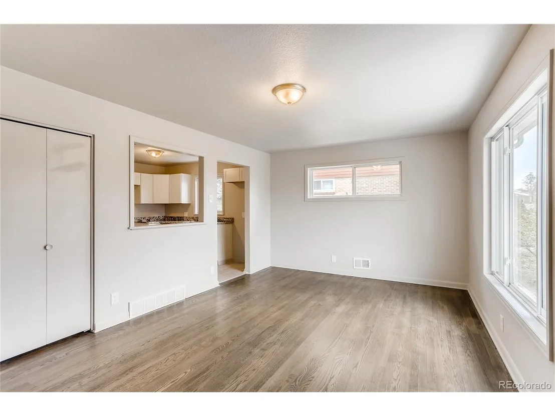 Photo of 140 Northglenn Dr