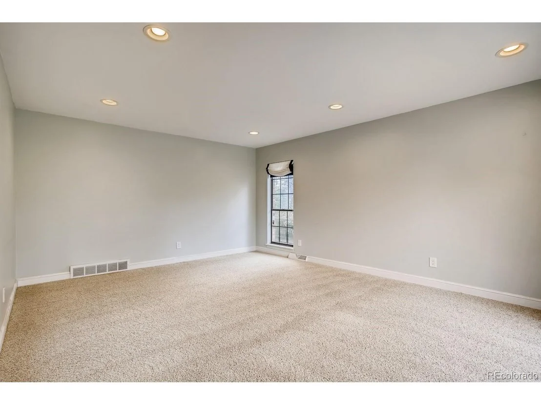Photo of 8691 Iris St