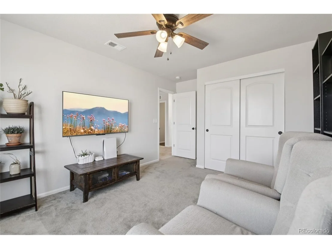 Photo of 677 Iris St