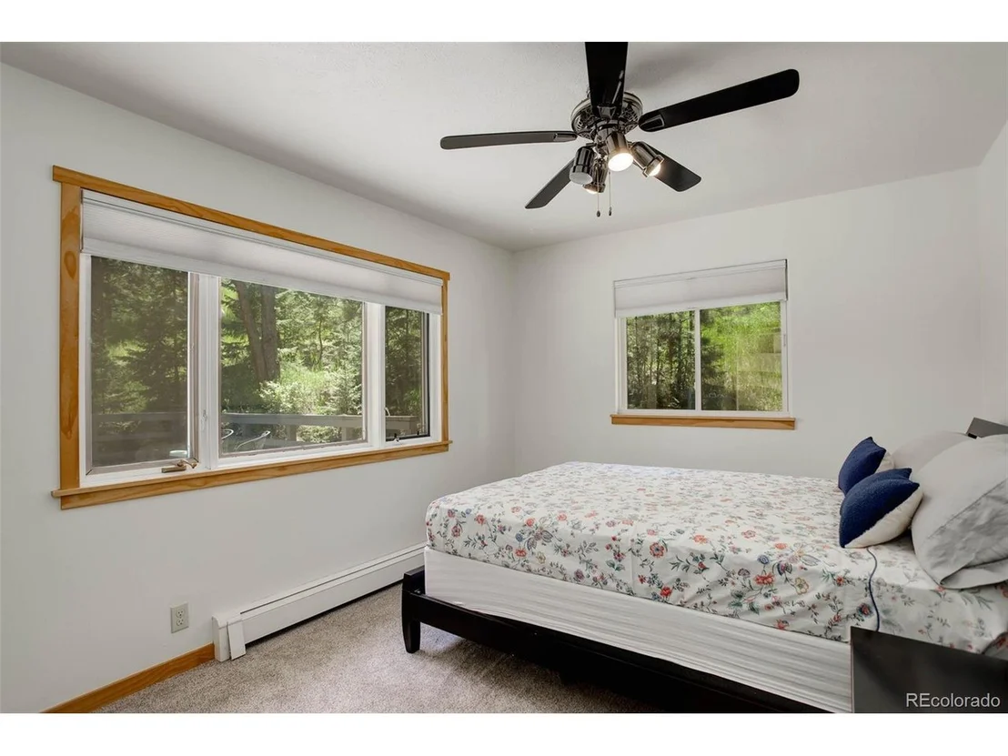Photo of 586 Brook Rd