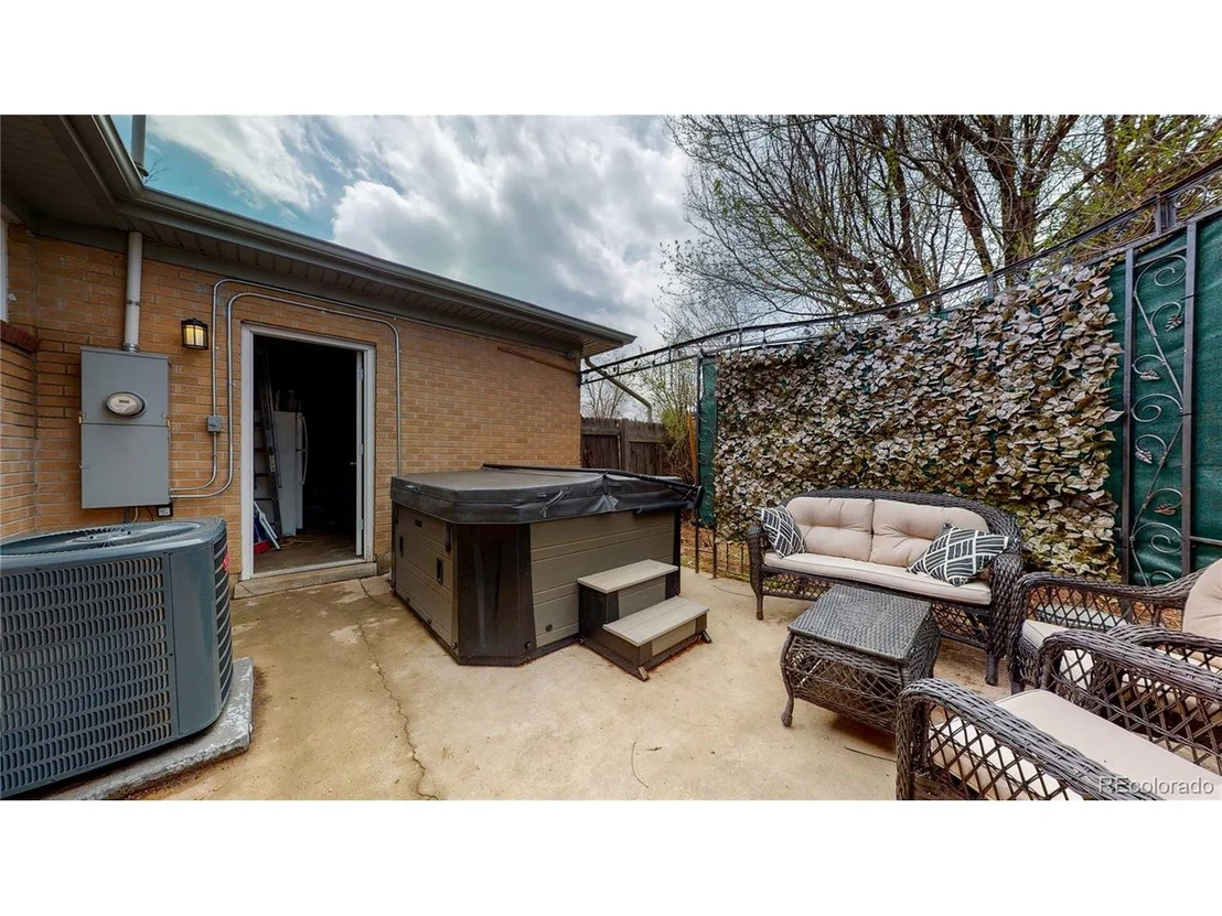 Photo of 423 Leonard Ln