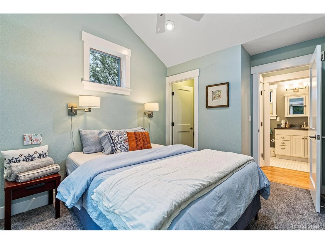 Photo of 1004 Katy Ln