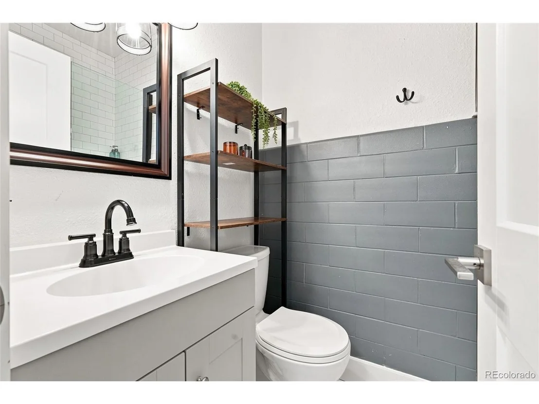 Photo of 1802 W 39th Ave