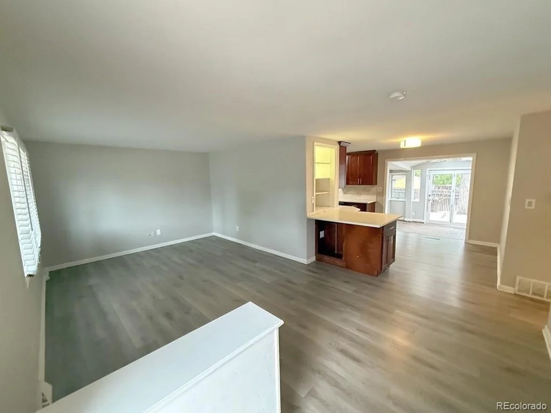Photo of 562 W Easter Ave