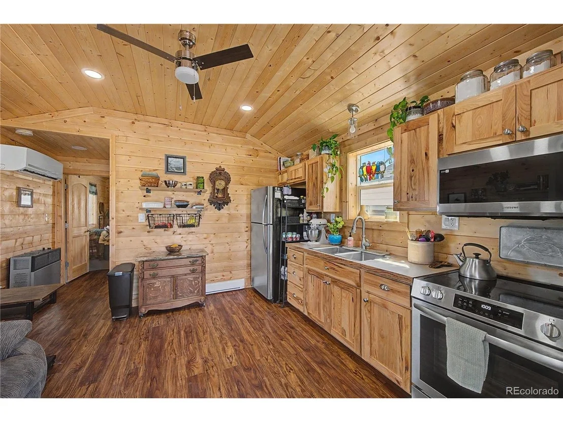 Photo of 612 15th Trl