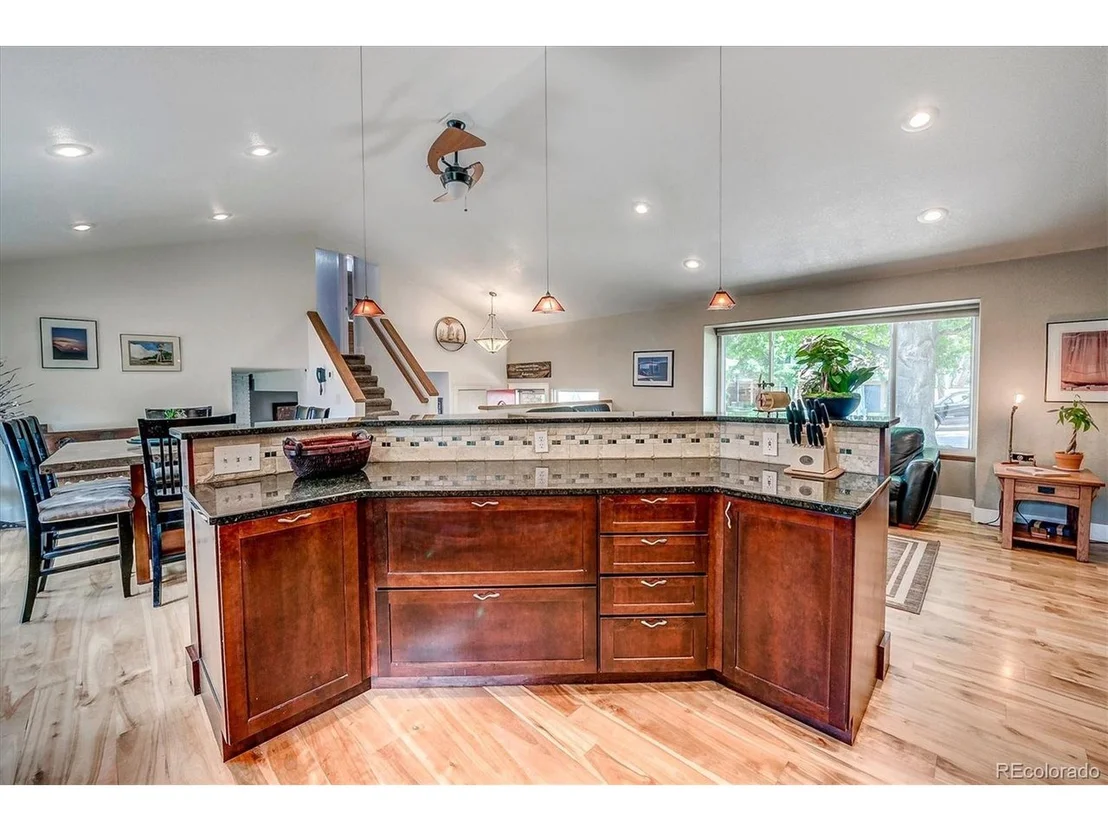 Photo of 6749 Van Gordon St
