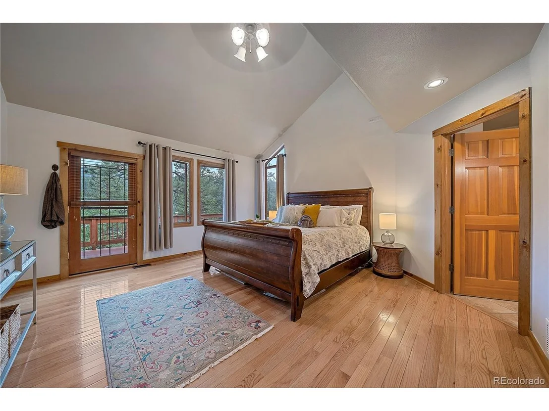 Photo of 28384 Kinnikinnick Rd