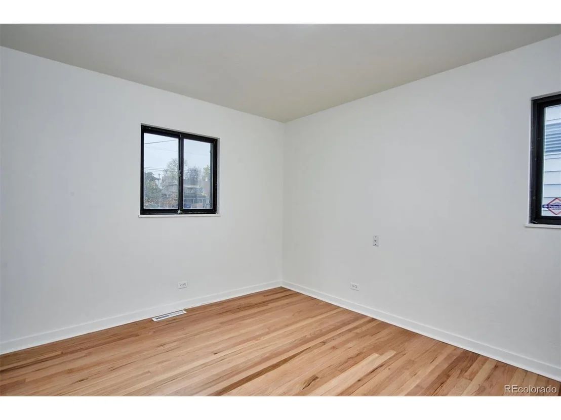 Photo of 735 N Hooker St