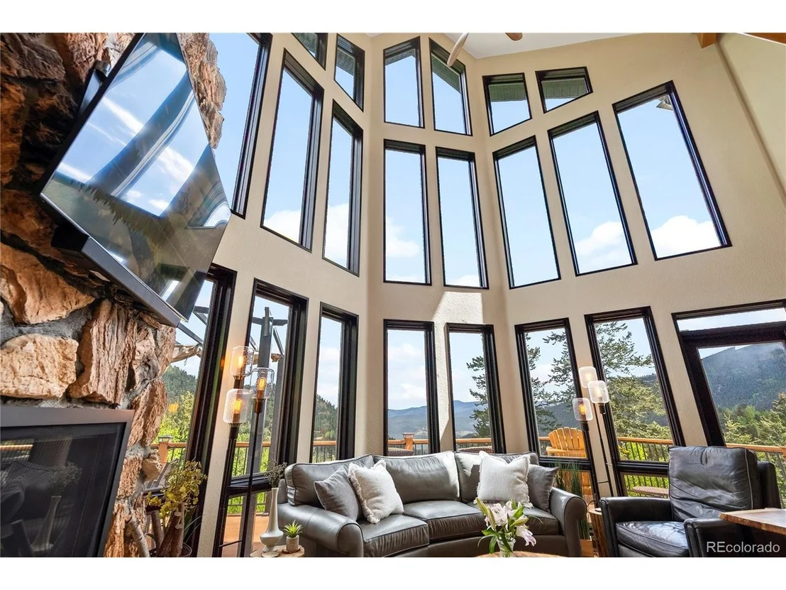 Photo of 1194 Snyder Mountain Rd