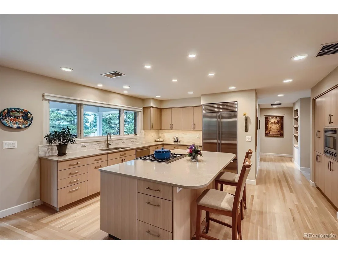Photo of 6647 Apache Ct