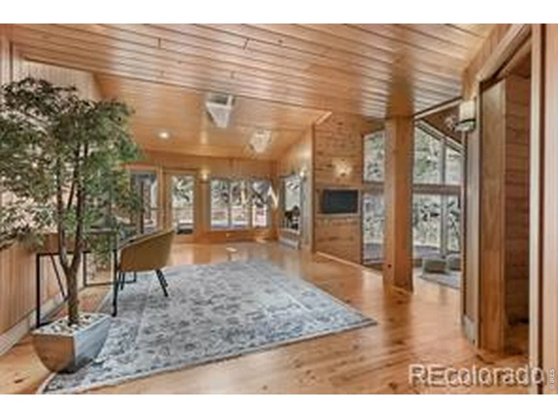 Photo of 746 Riverside Dr