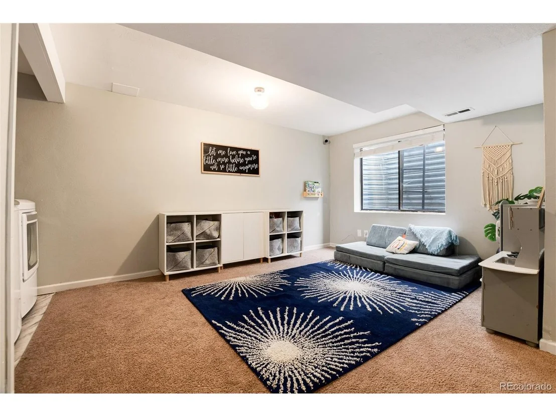 Photo of 250 N Holcomb Cir