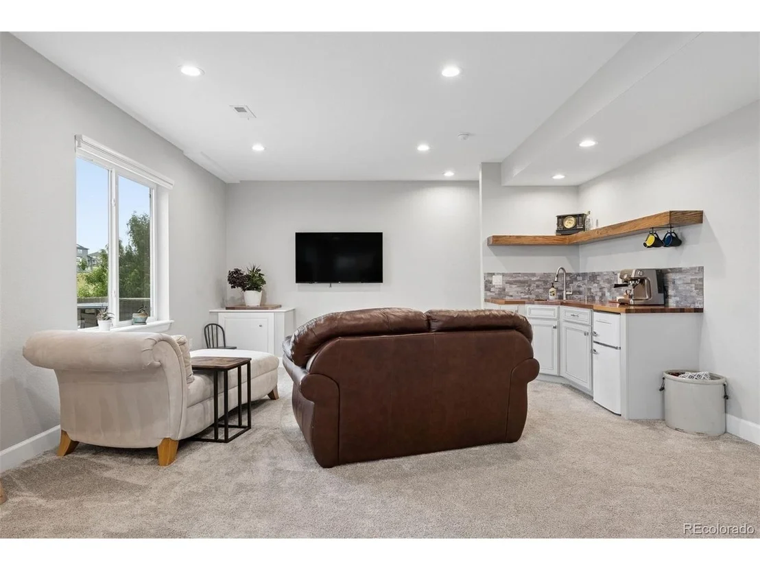 Photo of 410 Hyde Park Cir
