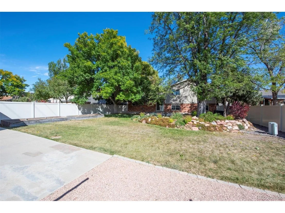 Photo of 10951 Kendall Dr