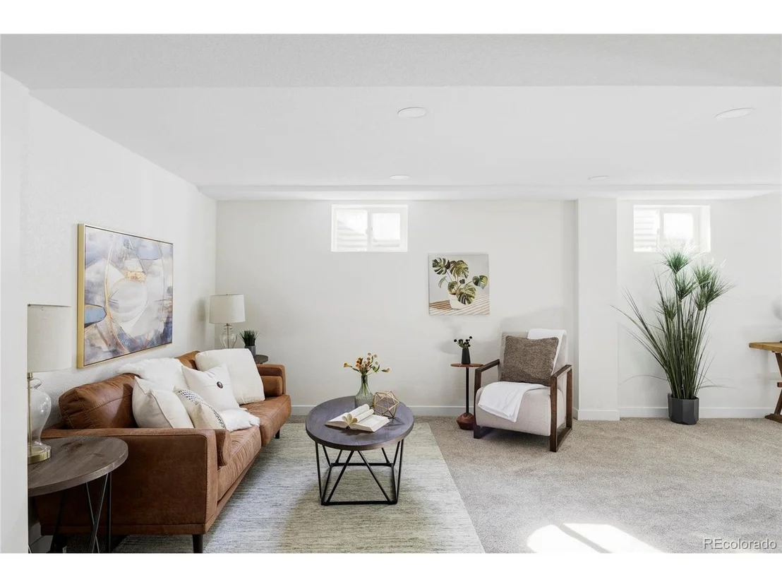 Photo of 8153 Field Cir