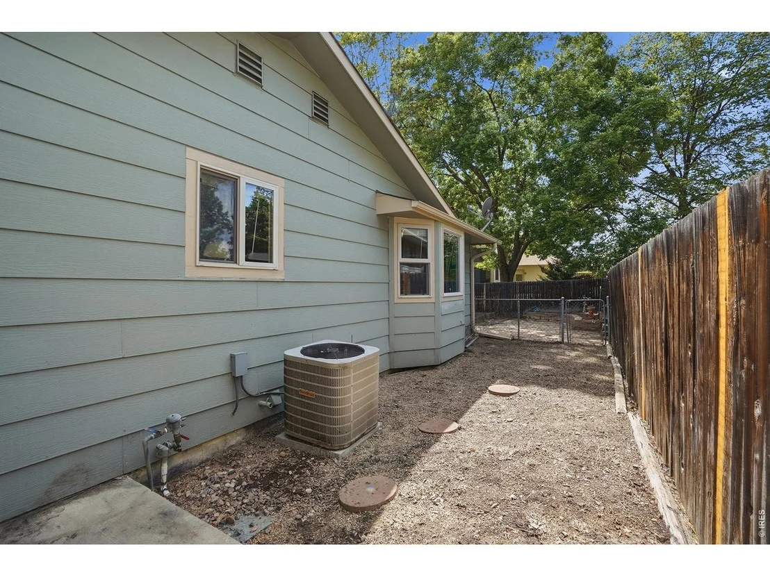 Photo of 1689 Geneva Cir