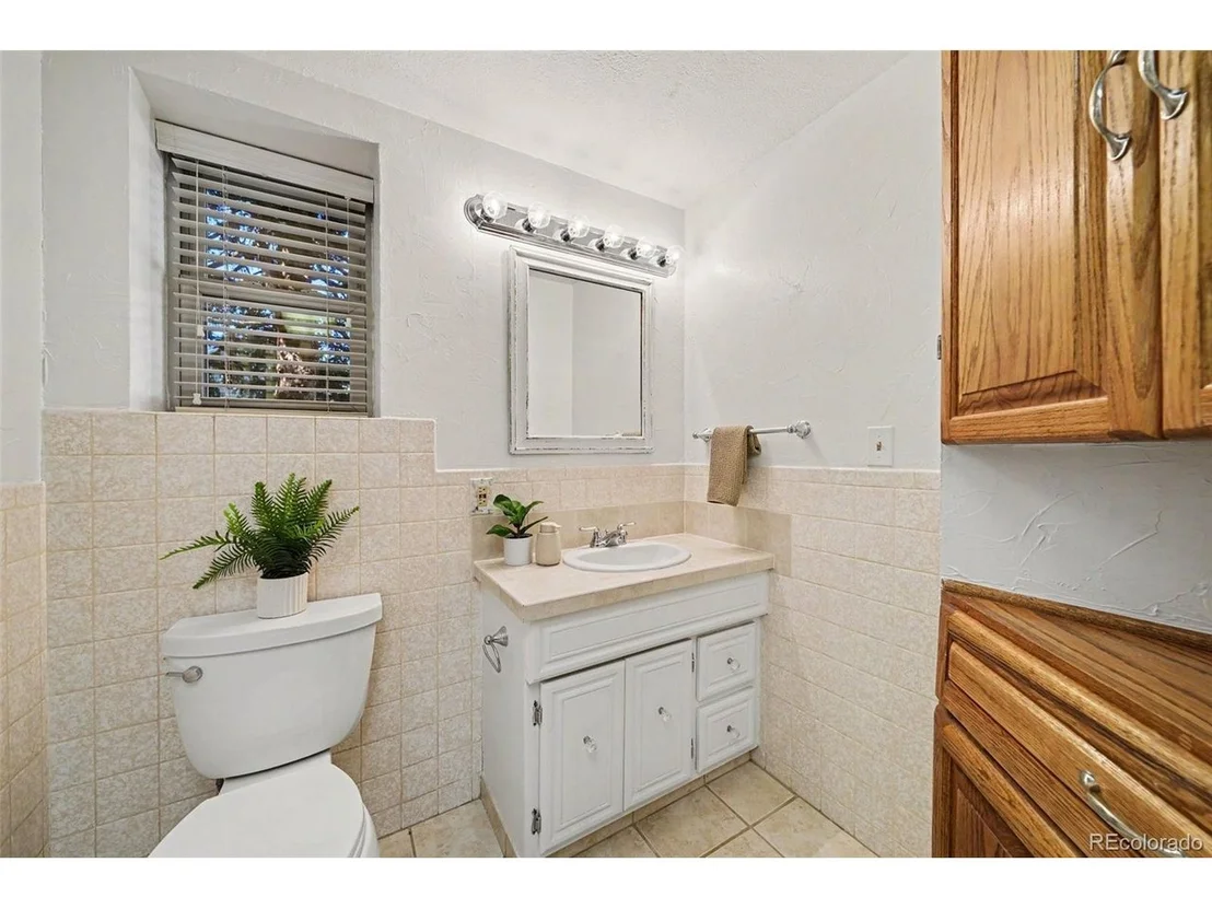Photo of 327 Maple Dr