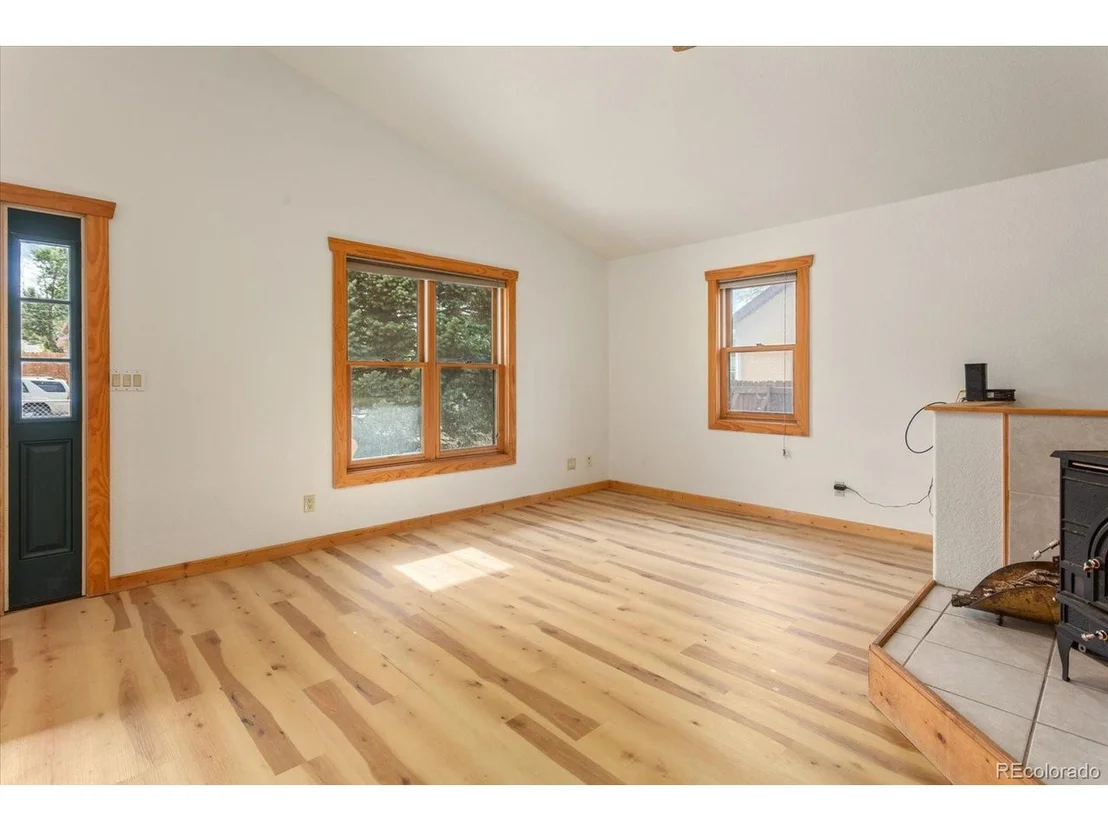 Photo of 734 W 2nd St
