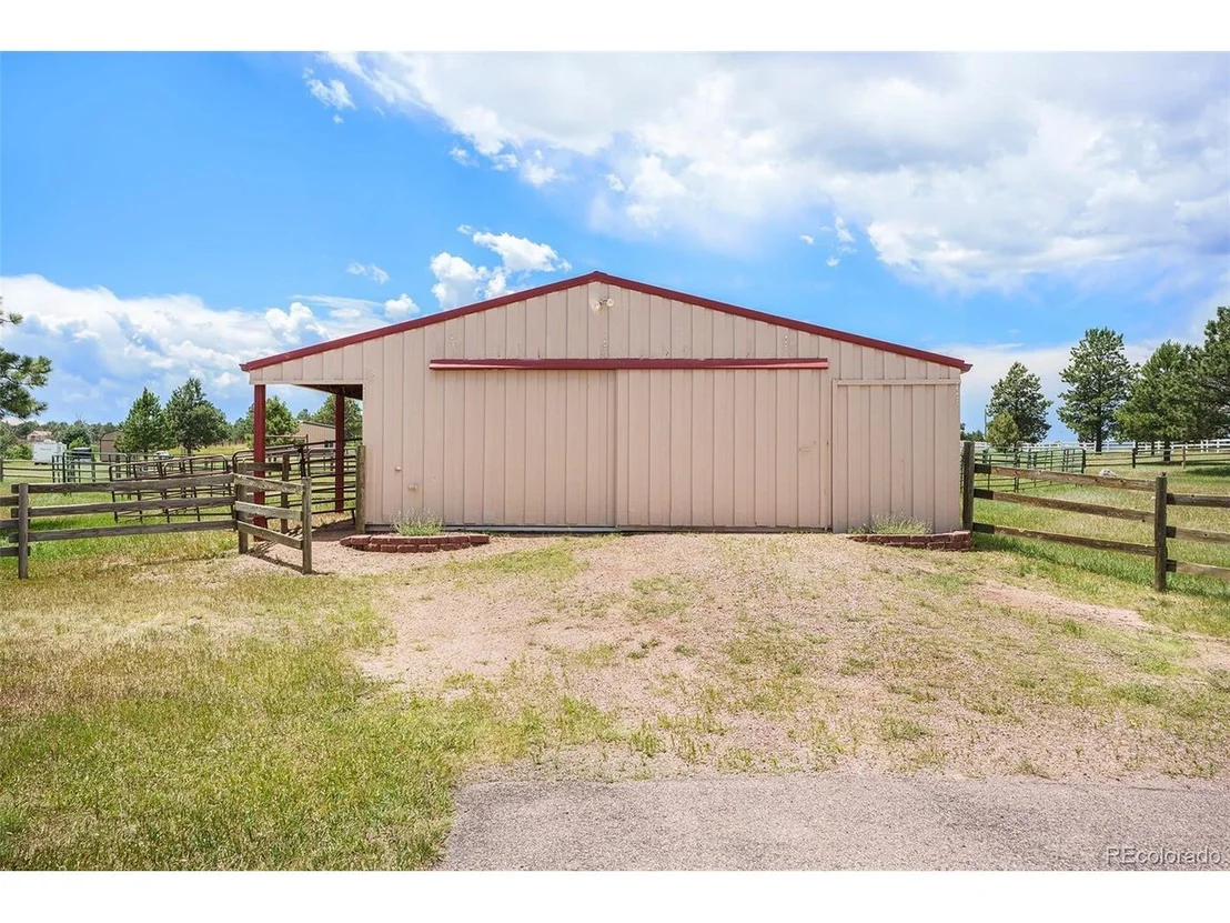 Photo of 2585 Mohawk Way