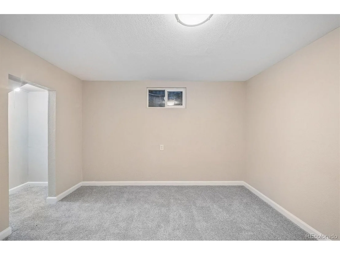 Photo of 3065 Wheeling St