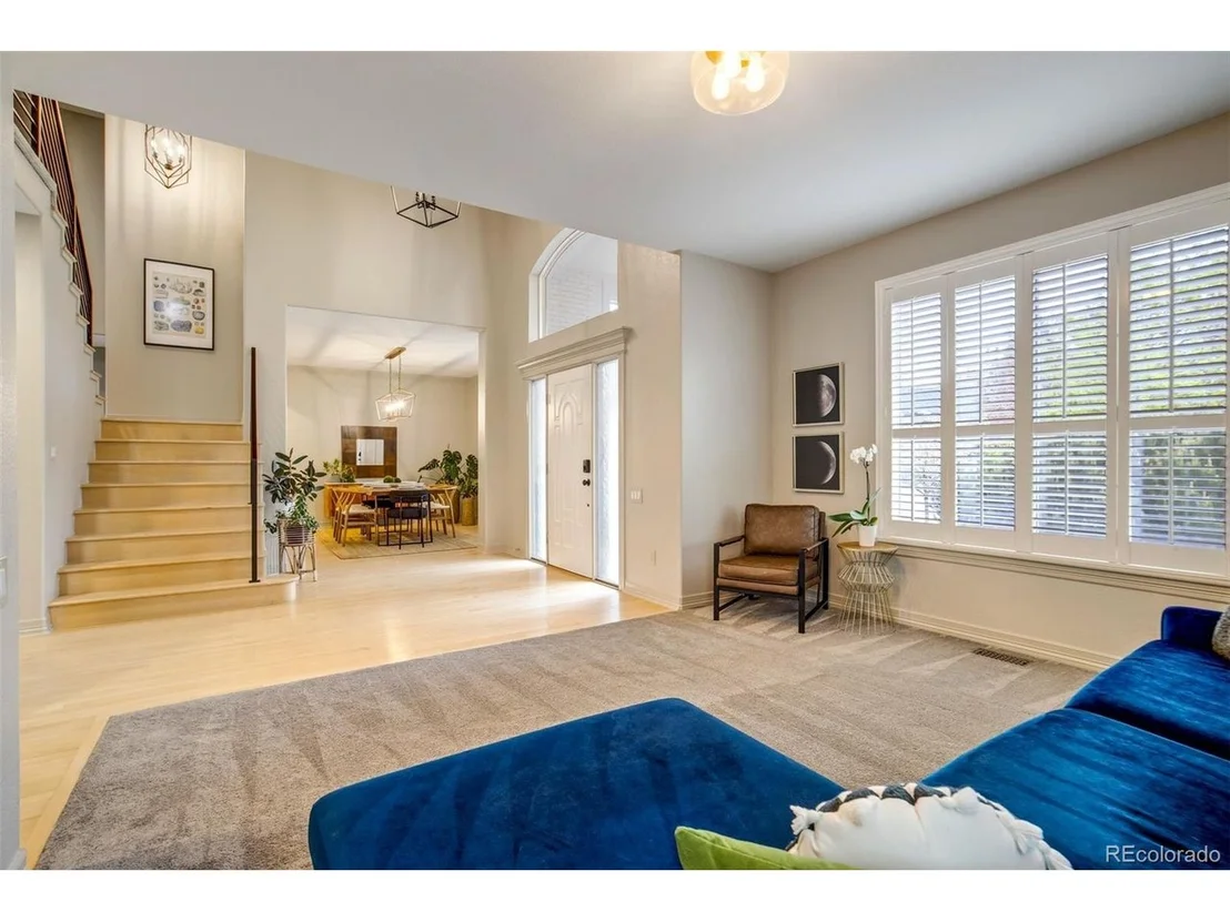 Photo of 327 Ingleton Ct