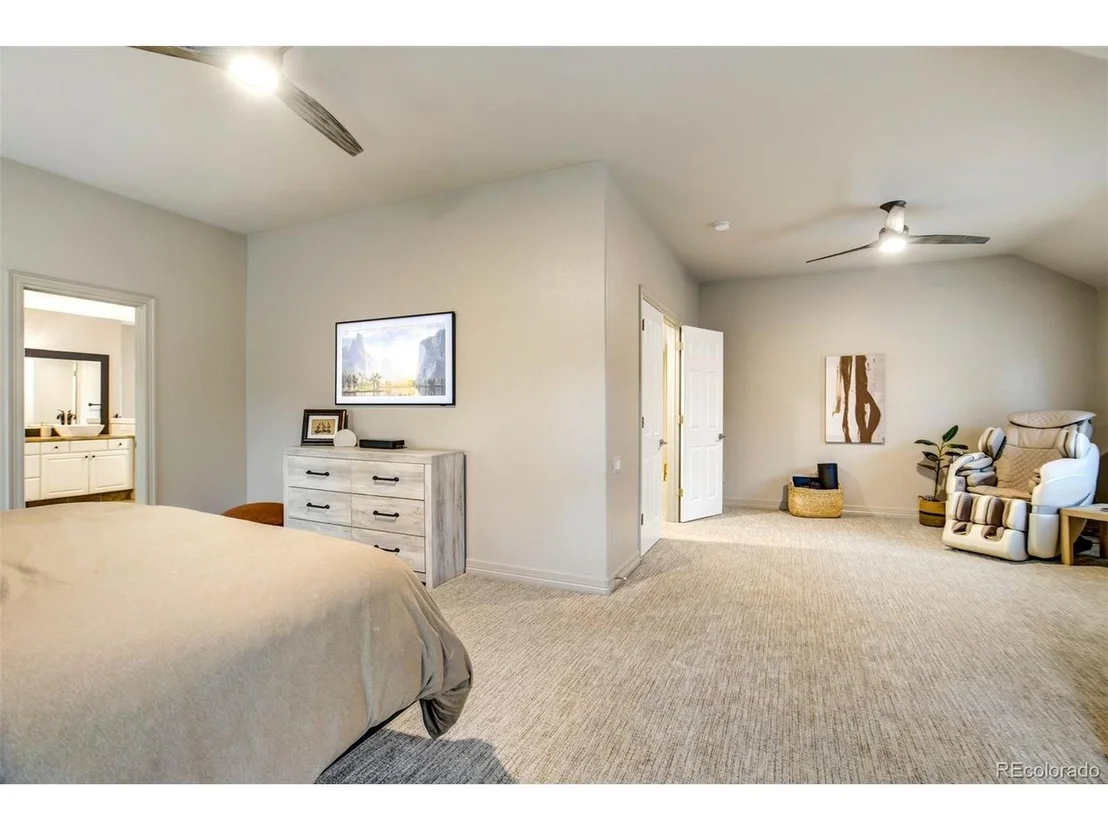 Photo of 327 Ingleton Ct