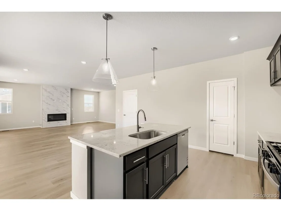 Photo of 46435 Heritage Ave