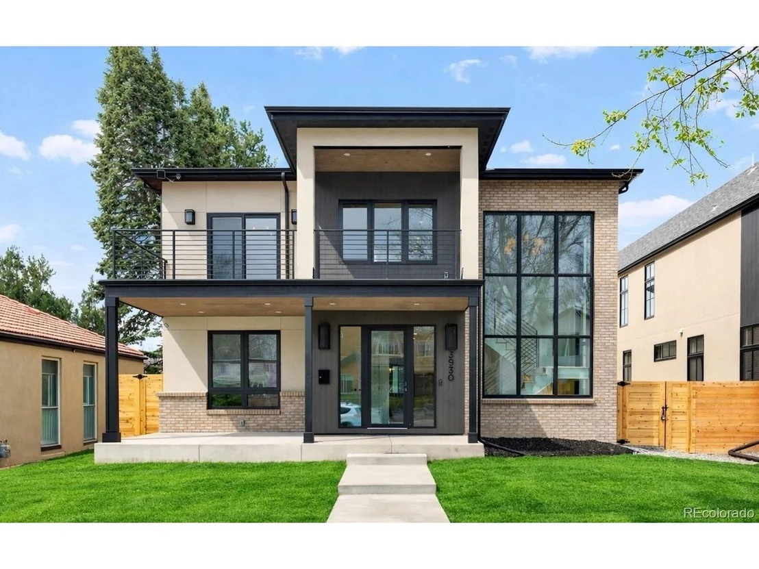Photo of 3930 W Byron Pl