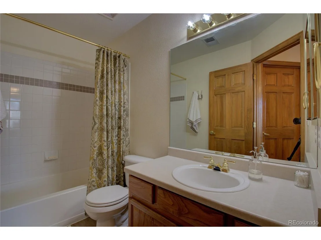 Photo of 646 Clarendon Dr