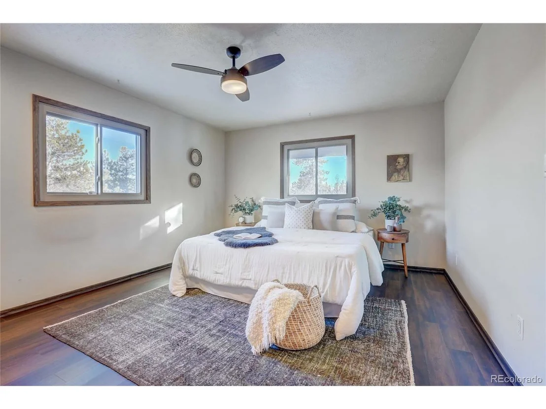 Photo of 155 Pinon Cir