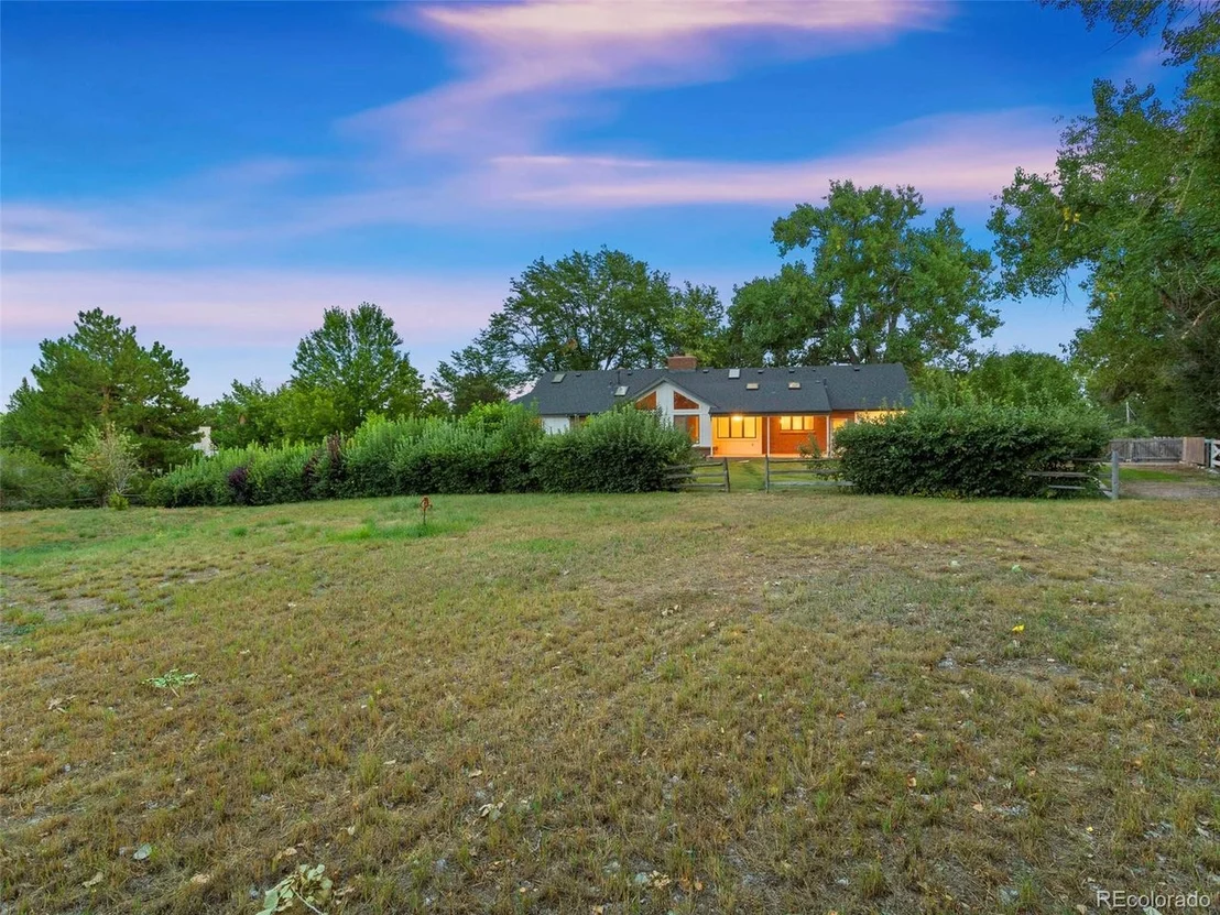 Photo of 721 Front Range Rd