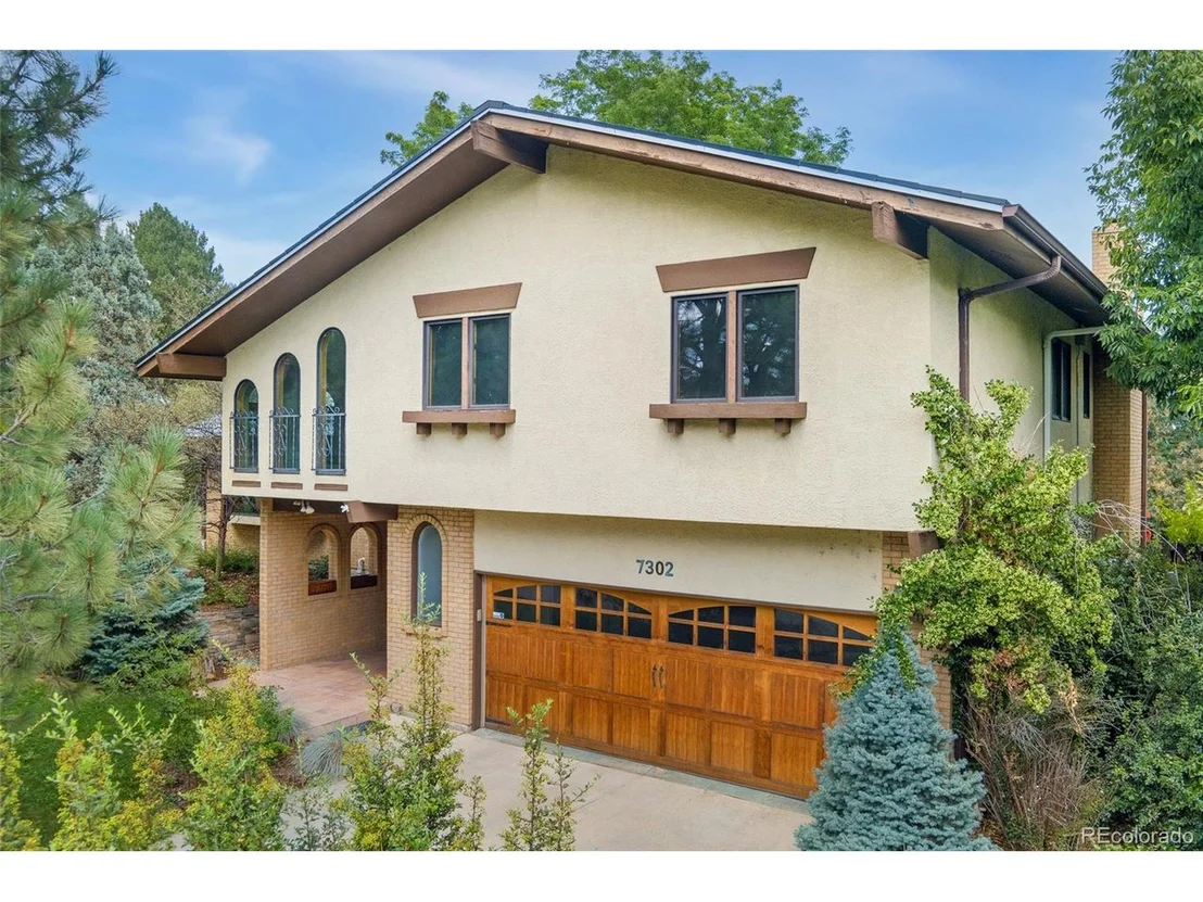 Photo of 7302 Island Cir