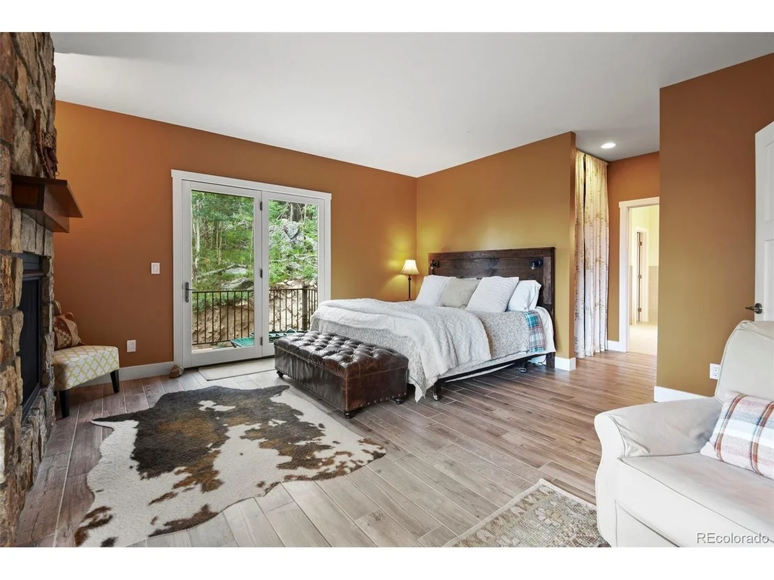 Photo of 1555 Three Peaks Rd