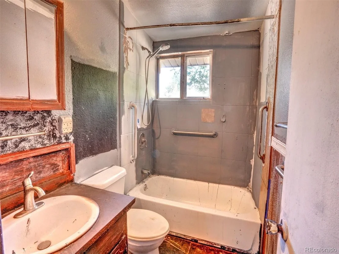 Photo of 7789 Greenleaf Ln