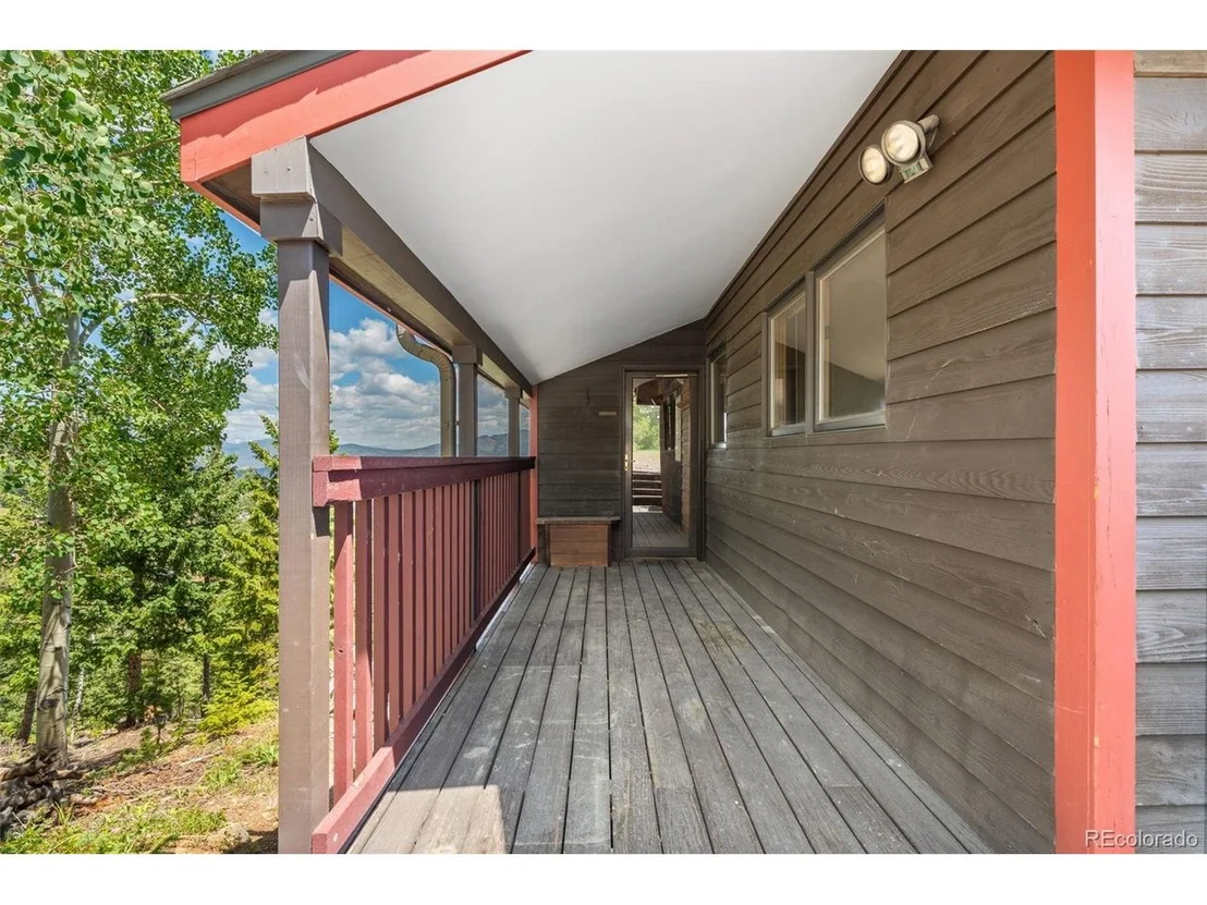 Photo of 848 Aspen Dr