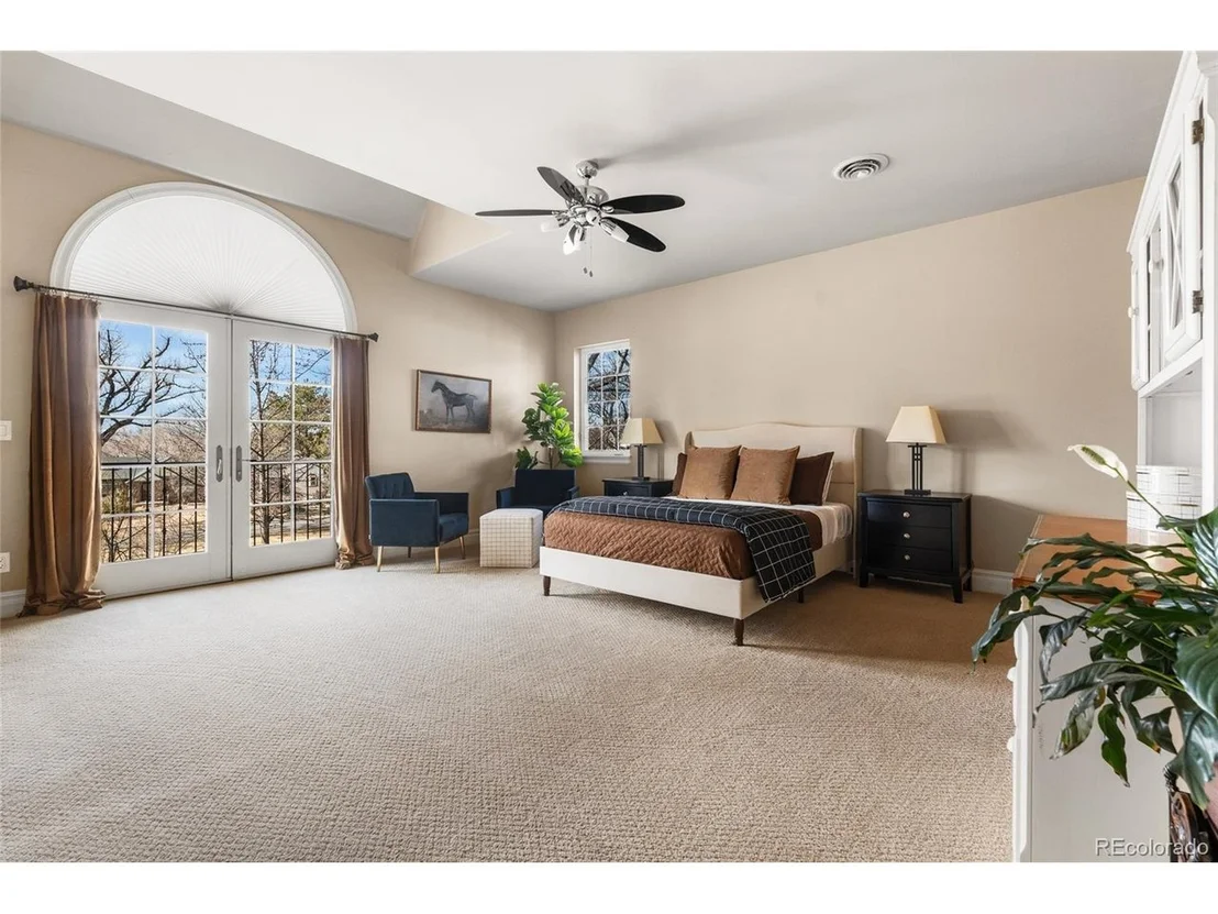 Photo of 1160 N Monaco Pkwy
