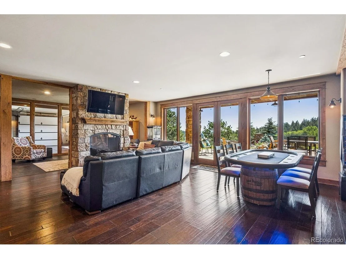 Photo of 477 W Meadow Rd