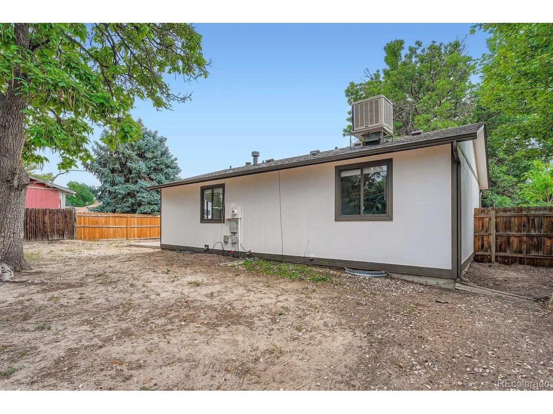 Photo of 2512 S Sable Way