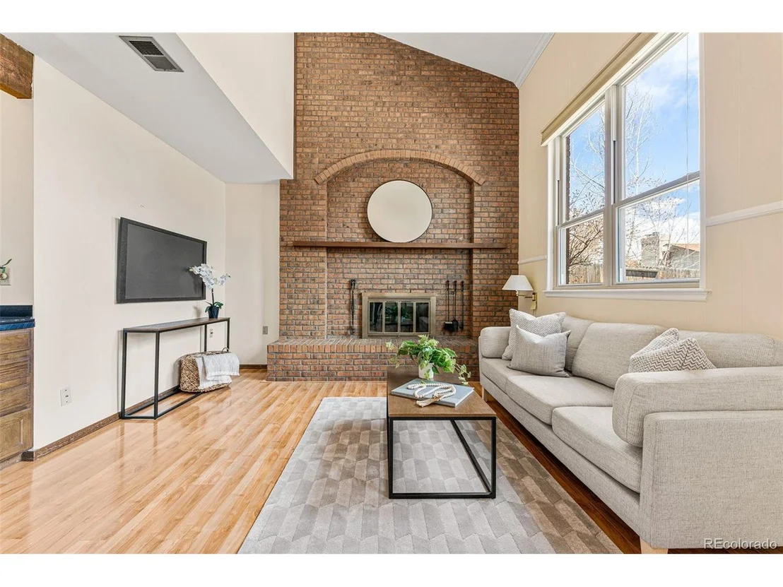 Photo of 572 Blackhawk Rd