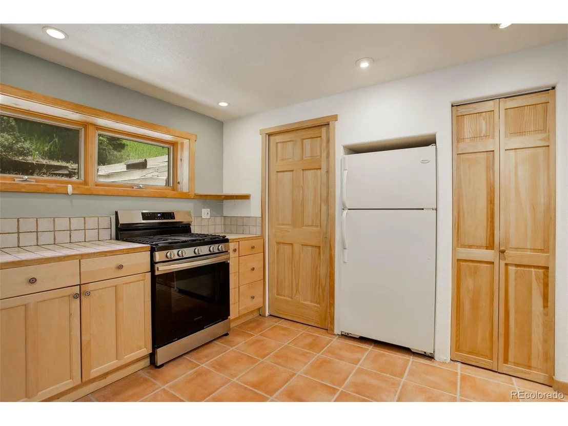 Photo of 586 Brook Rd