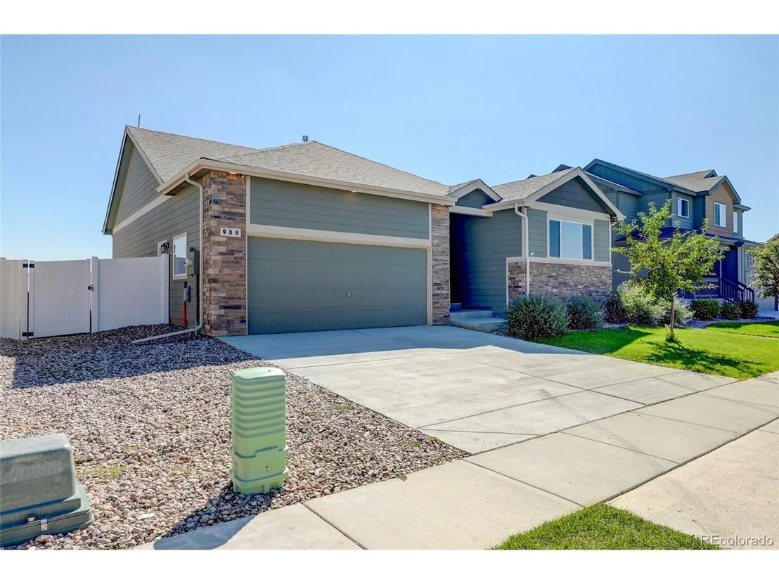 Photo of 988 Axis Dr