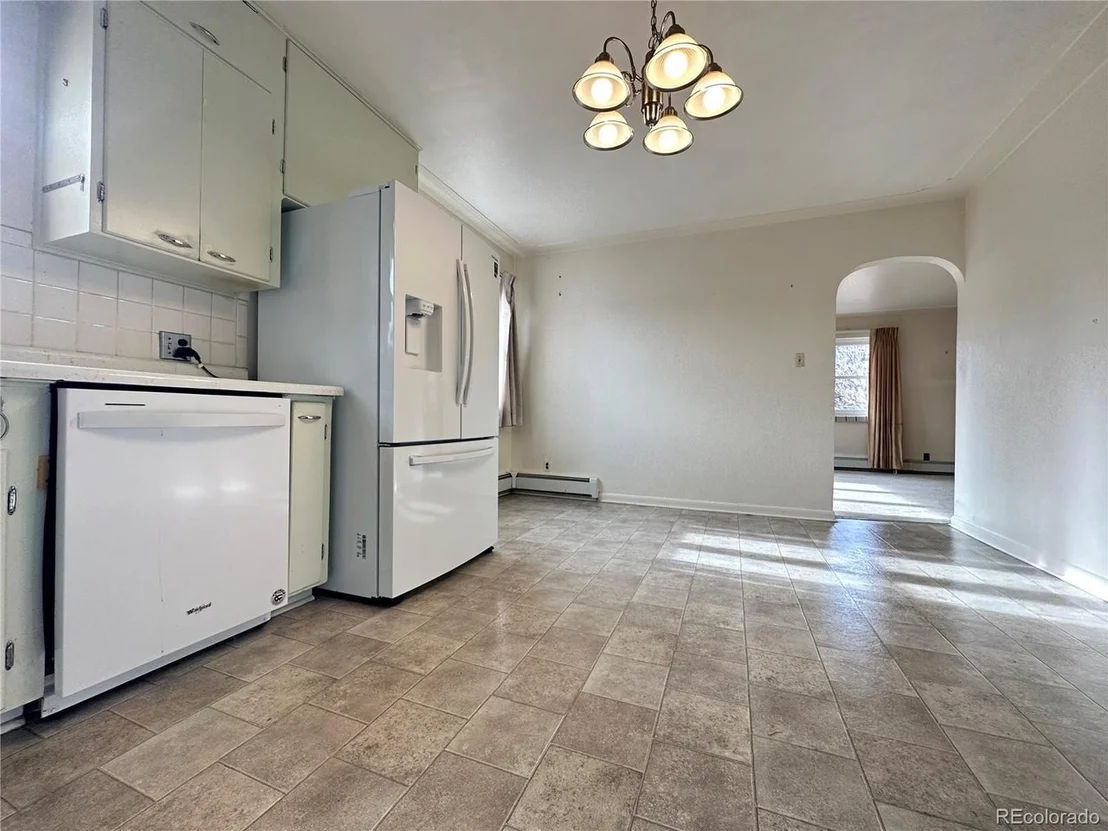 Photo of 4290 Garrison St