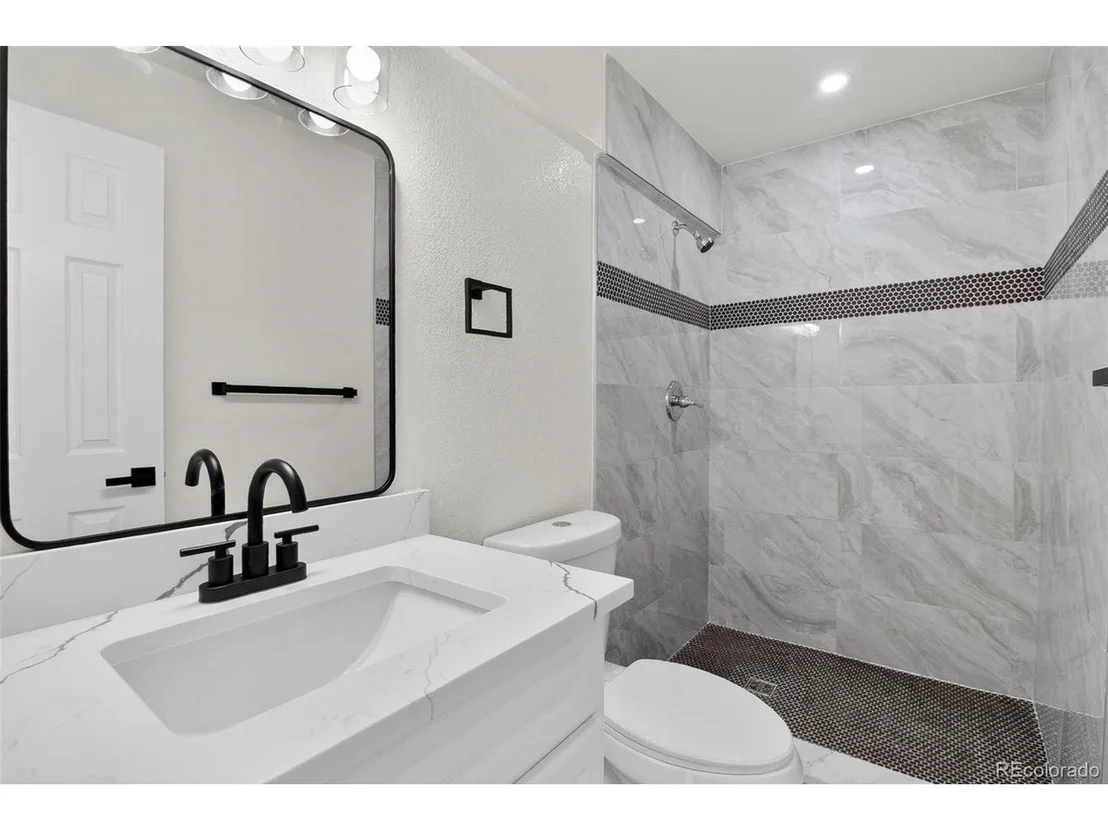 Photo of 2111 W Custer Pl