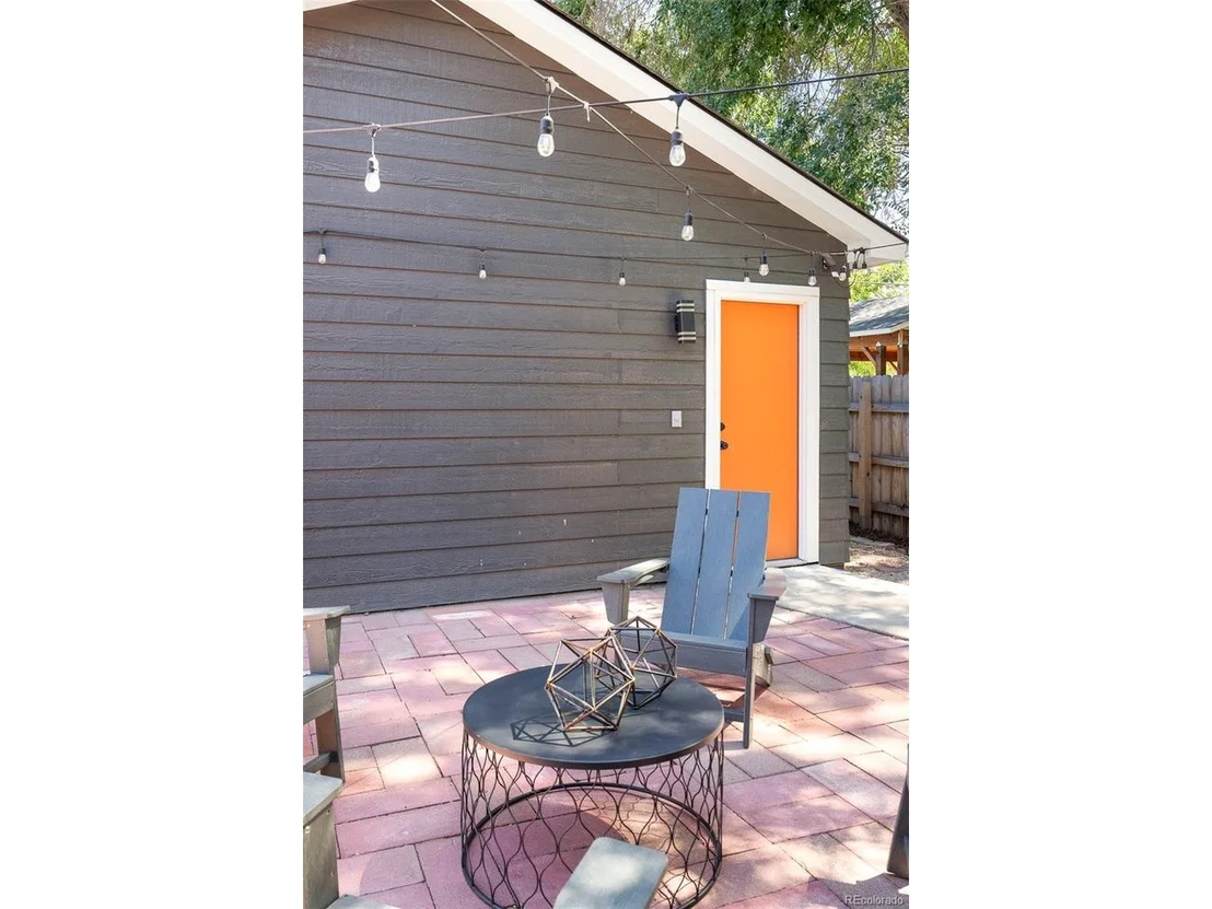 Photo of 818 Baker St
