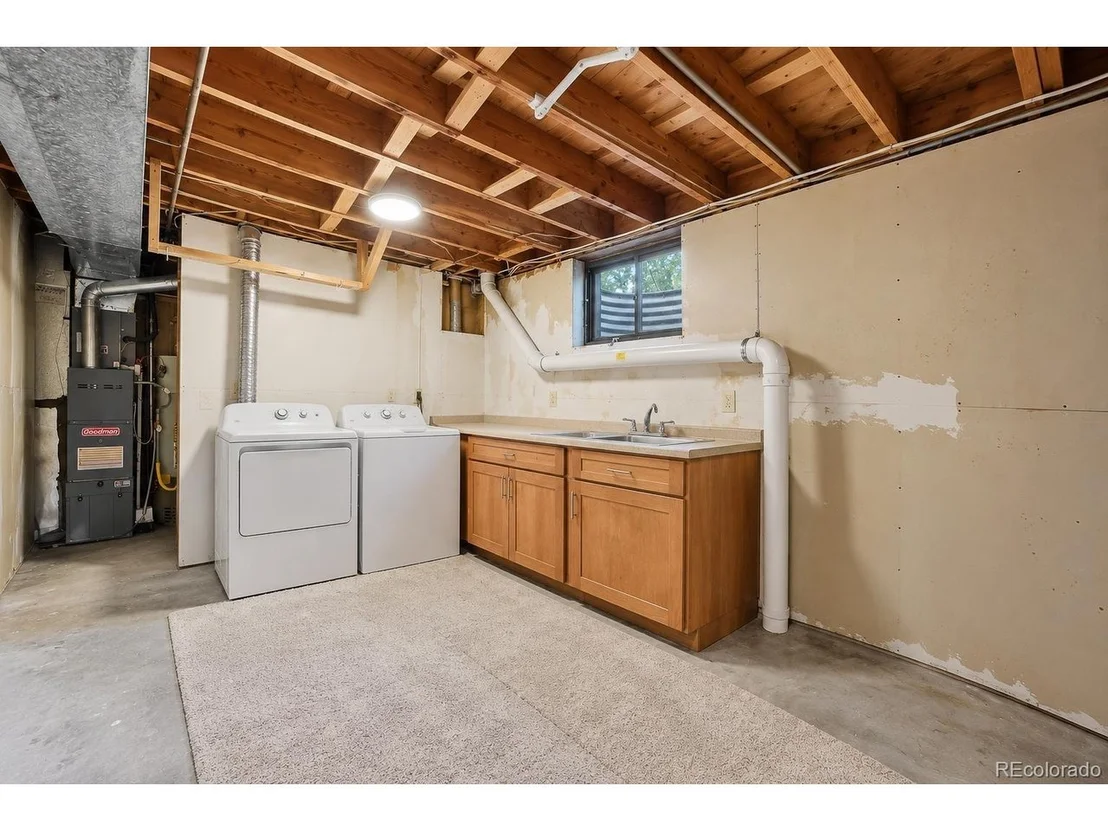 Photo of 6374 Iris Ct