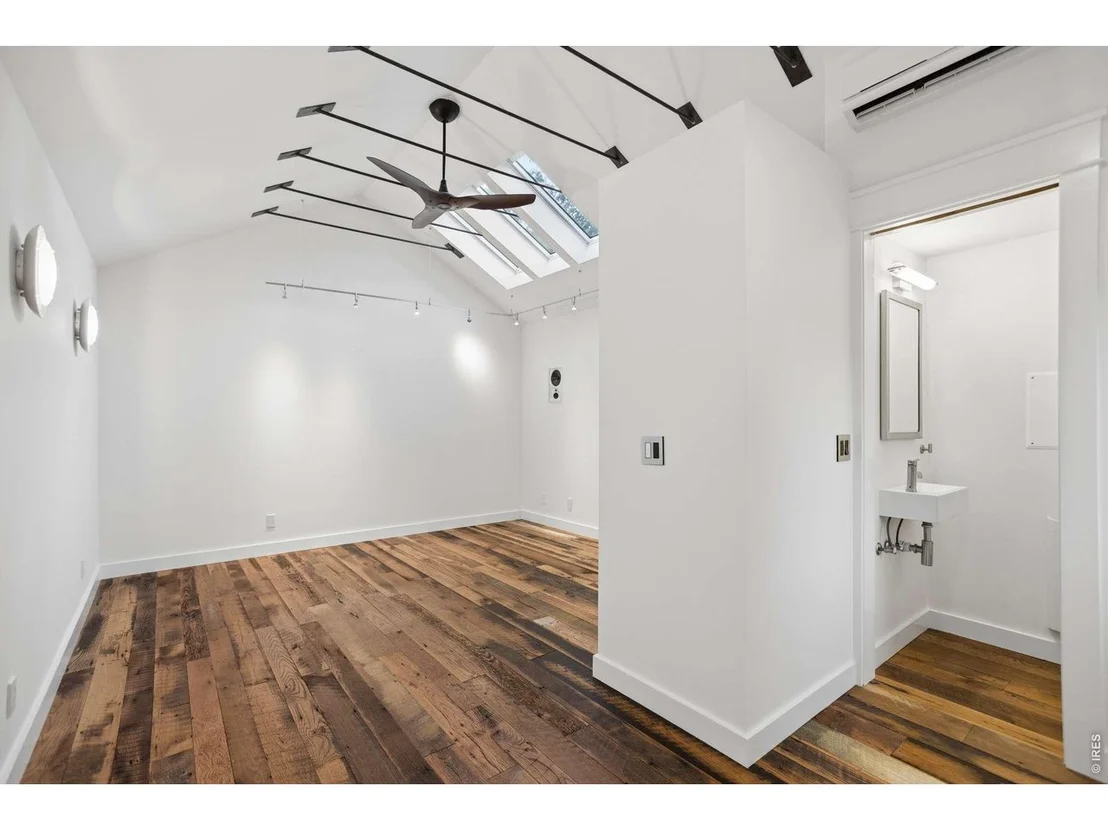 Photo of 512 Marine St