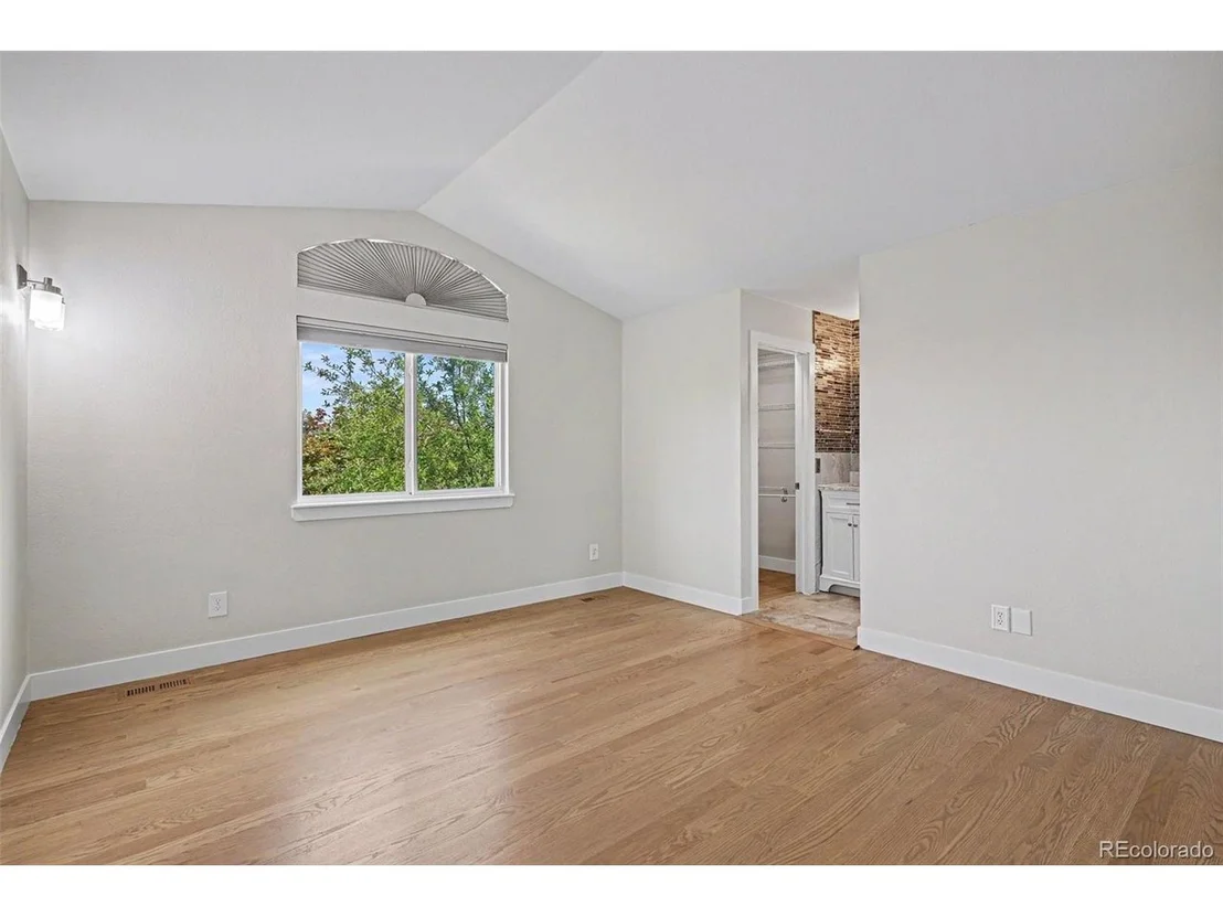 Photo of 995 Garden Dr
