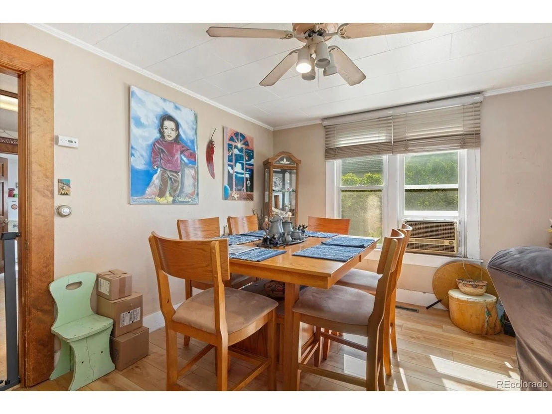 Photo of 622 W 2nd St