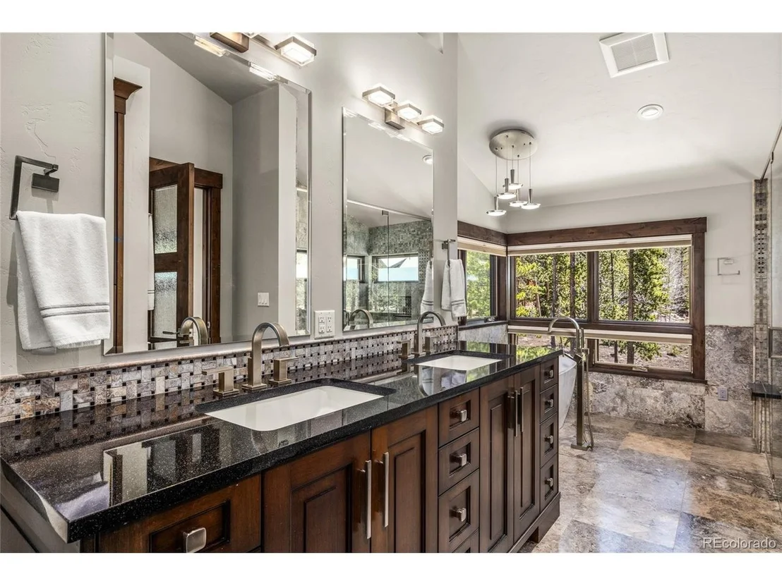 Photo of 70 Tieze Ln