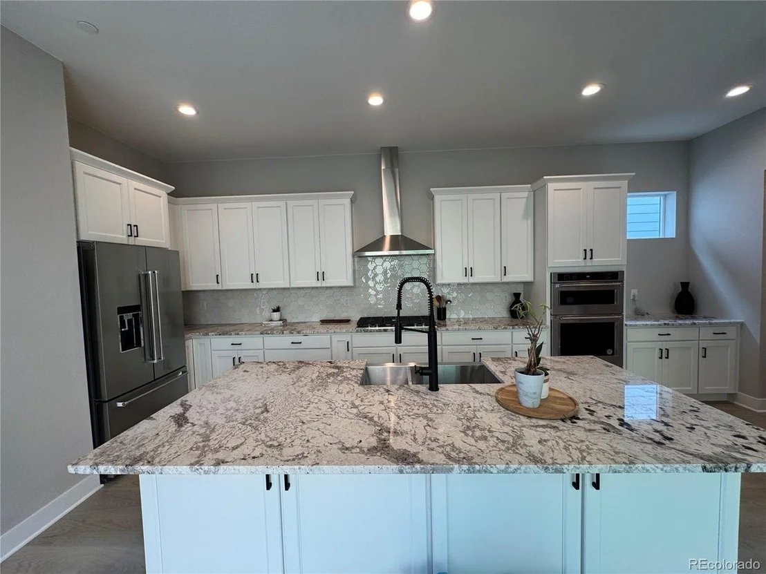 Photo of 958 Superior Dr